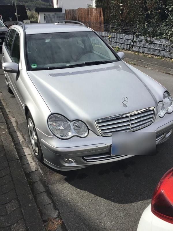 Silber Gebraucht 2004 Mercedes C200 Classic Kombi | 2.200 € (Guter Preis) - Bild 1/4