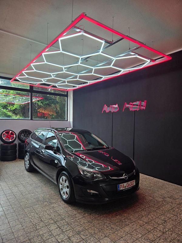 Schwarz Gebraucht 2016 Opel Astra Kombi | 4.999 € (Superpreis) - Bild 1/4
