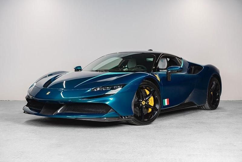 Neu Ferrari SF90 2025 Grün