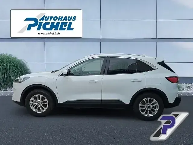 Używany Ford Kuga Titanium 224 KM (164 kW) 2022 Biały SUV