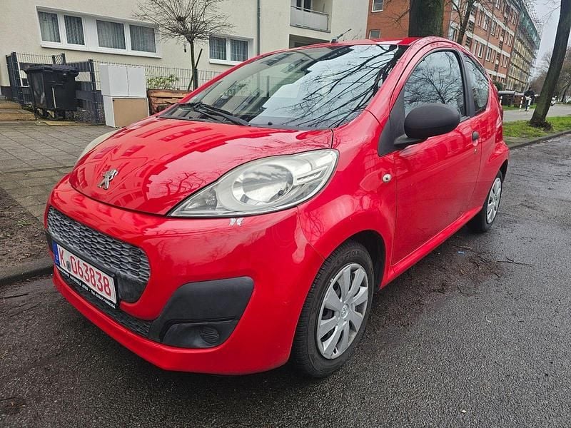 Gebraucht Peugeot 107 Active 68 PS (50 kW) 2014 Rot Kleinwagen