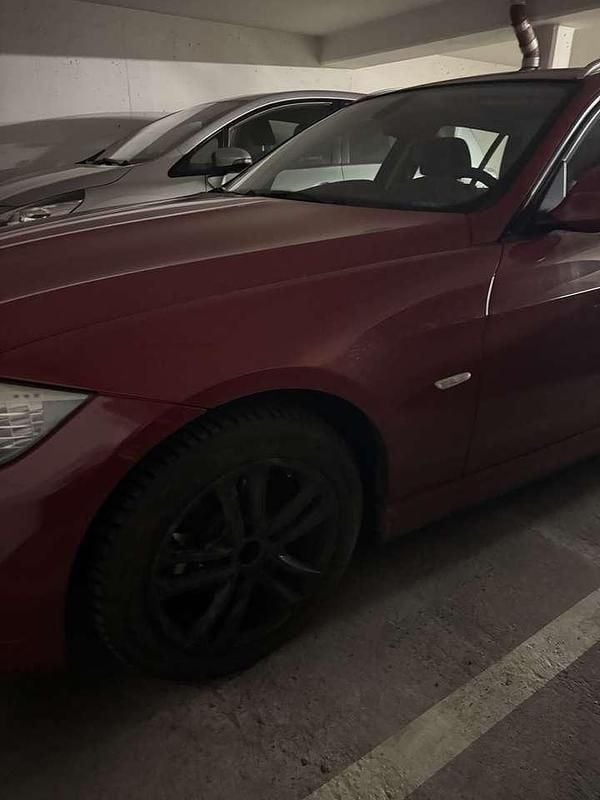 Rot Gebraucht 2011 BMW 318 Kombi | 5.555 € (Superpreis) - Bild 1/4