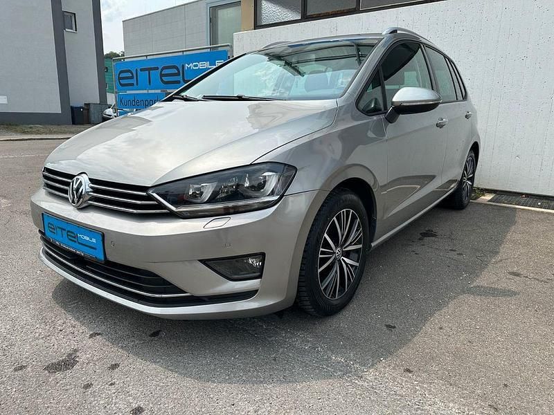 Silber Gebraucht 2016 VW Golf Sportsvan Allstar Van / Kleinbus | 12.990 € (Fairer Preis) - Bild 1/4