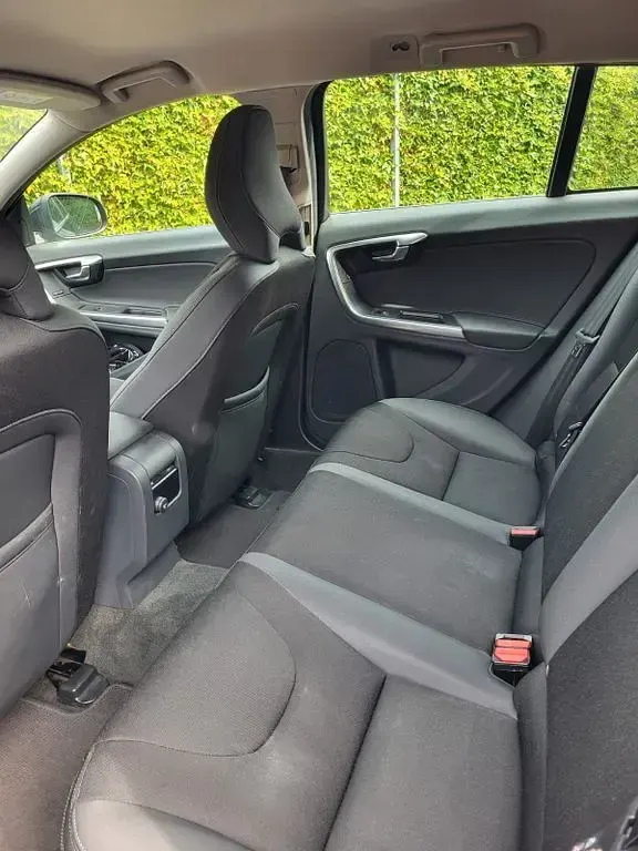Gebraucht Volvo V60 Momentum 181 PS (133 kW) 2014 Schwarz Kombi