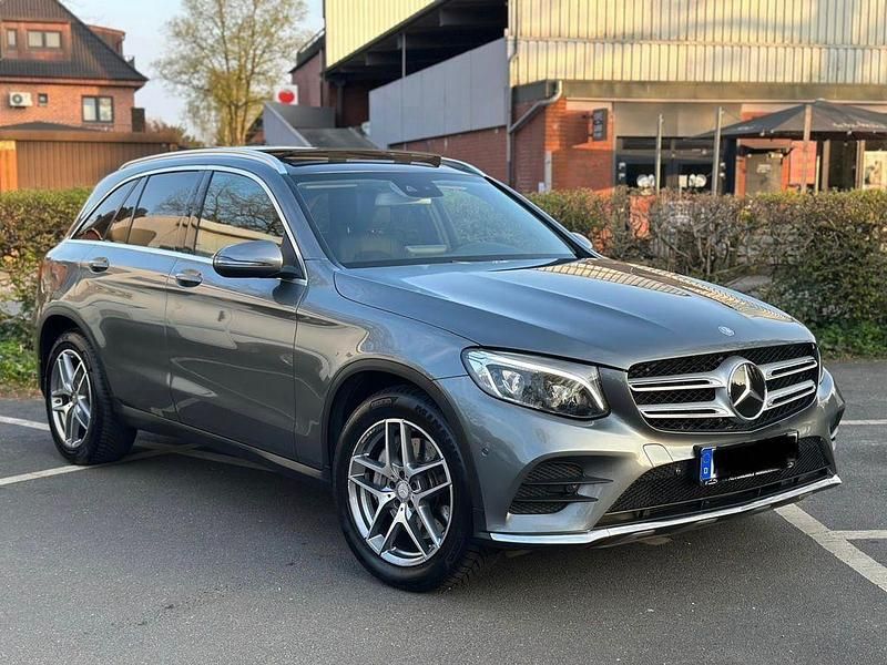Grau Gebraucht 2016 Mercedes GLC250 AMG line SUV | 25.000 € (Fairer Preis) - Bild 1/4