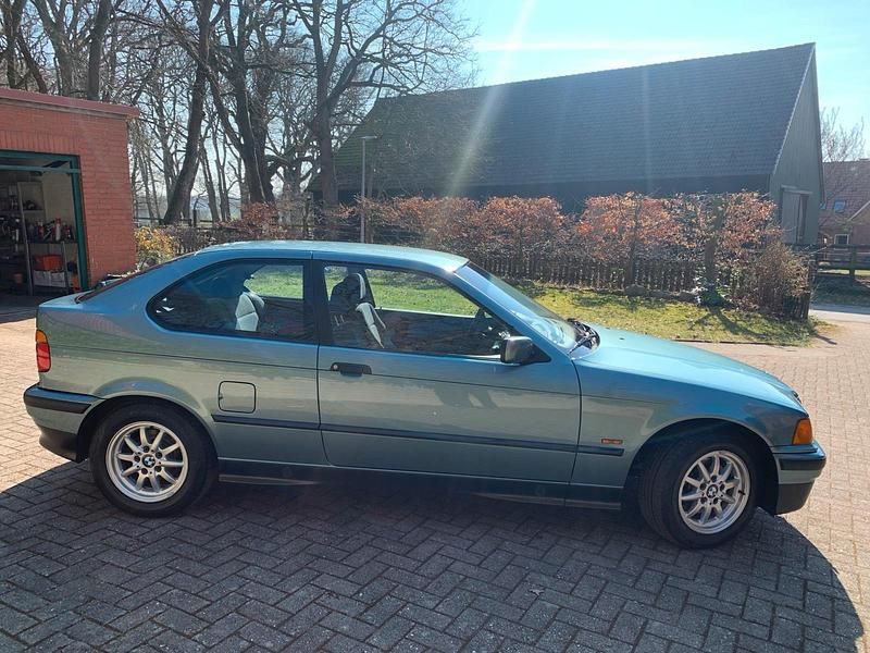 Używany BMW 318 140 KM (102 kW) 1997 Zielony Sedan/Limuzyna