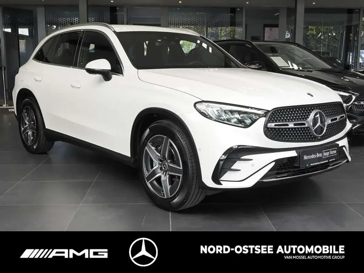 Gebraucht Mercedes GLC300 AMG 269 PS (197 kW) 2025 Polarweiß uni SUV
