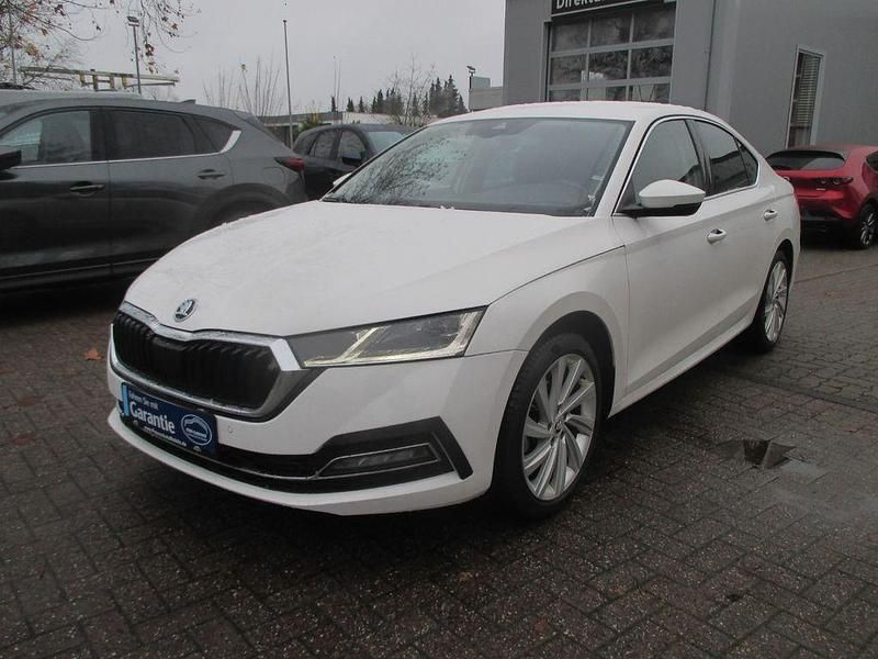 Weiß Gebraucht 2023 Skoda Octavia Style Limousine | 21.900 € (Guter Preis) - Bild 1/4