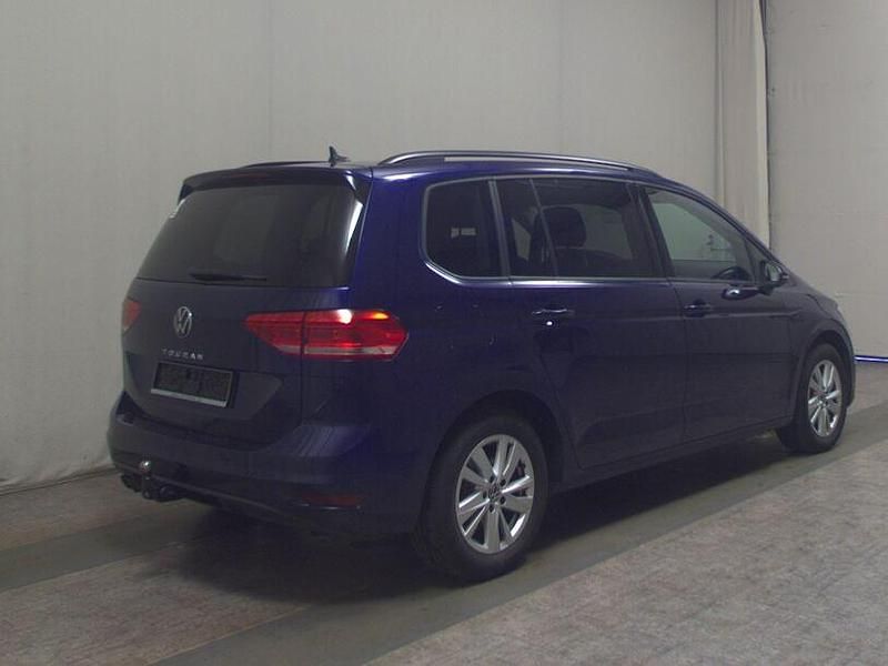 Gebraucht VW Touran Comfortline 150 PS (110 kW) 2022 Blau Van / Kleinbus