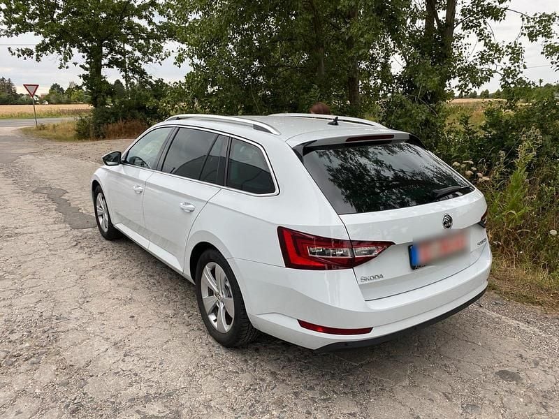 Gebraucht Skoda Superb 150 PS (110 kW) 2019 Weiß Kombi