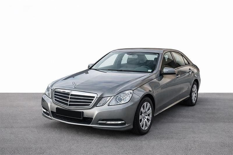 Silber Gebraucht 2012 Mercedes E200 Limousine | 11.990 € (Guter Preis) - Bild 1/4