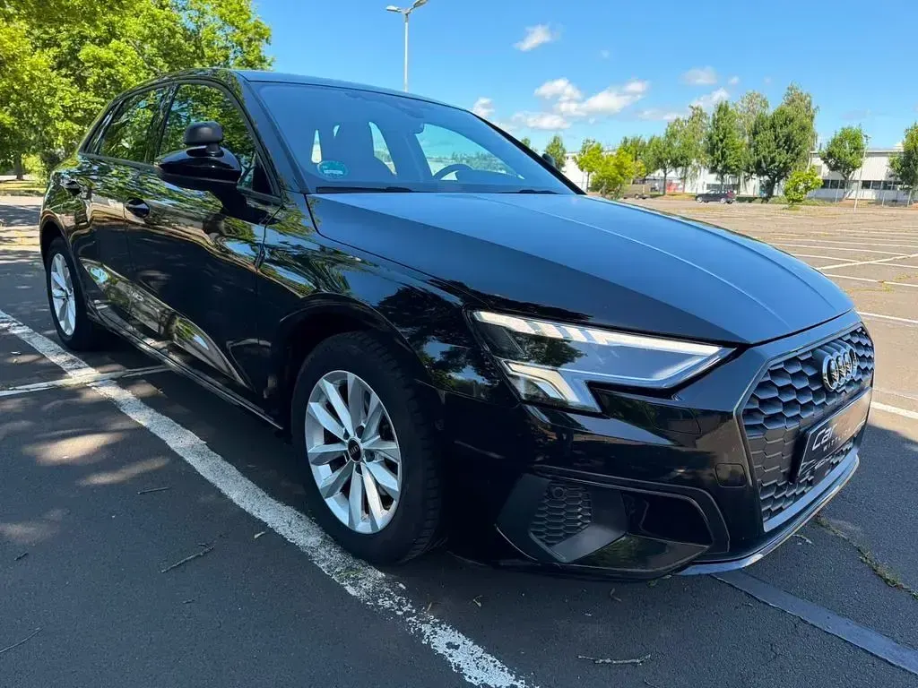 Gebraucht Audi A3 Ambiente 116 PS (85 kW) 2023 Schwarz Limousine