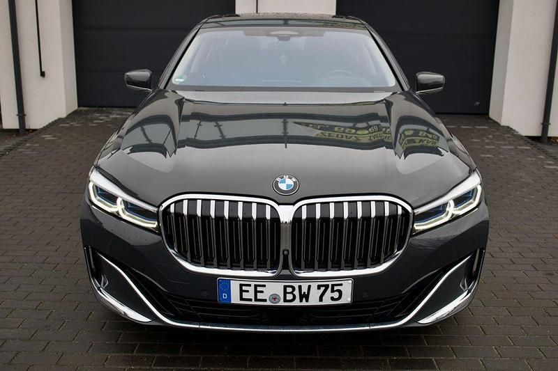 Gebraucht BMW 750 400 PS (294 kW) 2019 Grau Limousine