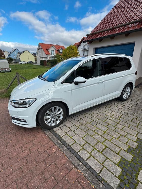 Weiß Gebraucht 2017 VW Touran Highline Van / Kleinbus | 18.500 € (Guter Preis) - Bild 1/4