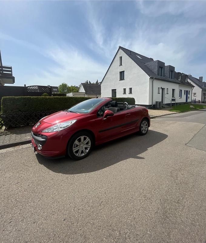 Rot Gebraucht 2008 Peugeot 207 CC Cabrio | 3.750 € (Fairer Preis) - Bild 1/4