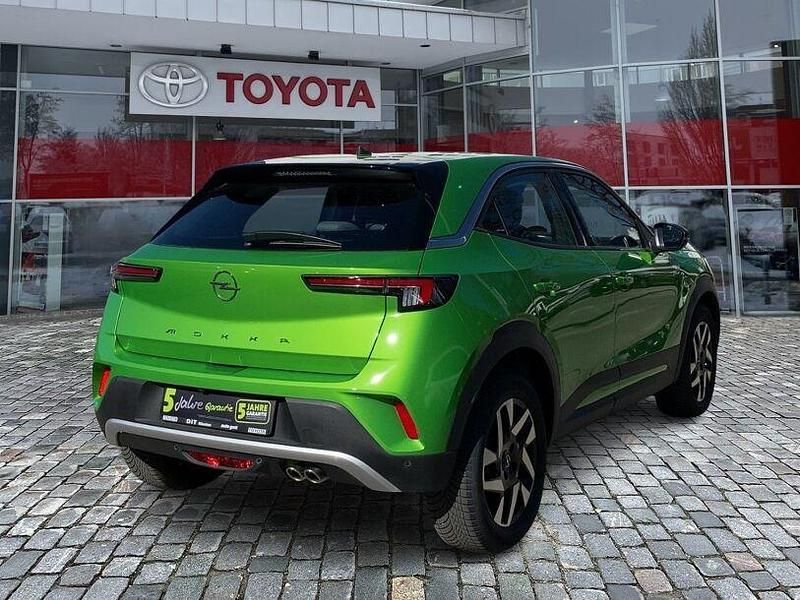 Gebraucht Opel Mokka Elegance 131 PS (96 kW) 2023 Matcha green/ikone gruen SUV