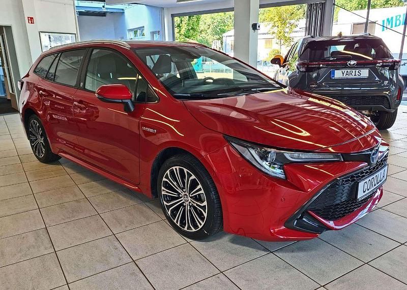 Gebraucht Toyota Corolla Team 98 PS (72 kW) 2021 Karminarot Kombi