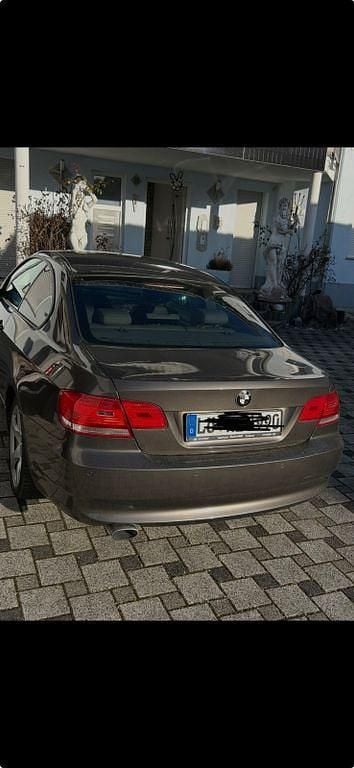 Gebraucht BMW 320 177 PS (130 kW) 2009 Braun Coupé