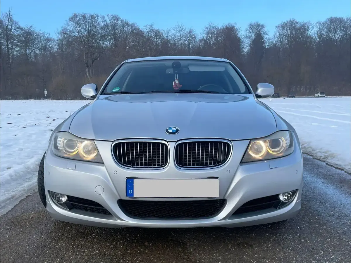 Gebraucht BMW 325 218 PS (160 kW) 2010 Silber Limousine