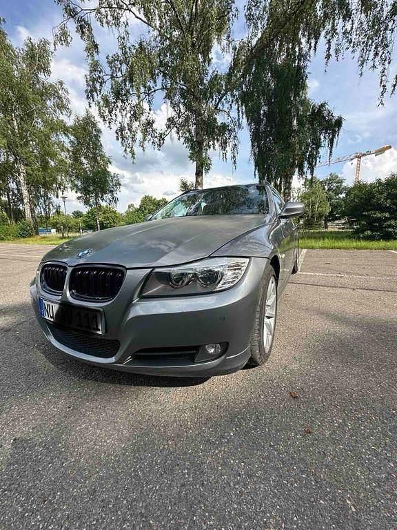 Silber Gebraucht 2009 BMW 325 Sport Line Kombi | 6.000 € (Teuer) - Bild 1/4