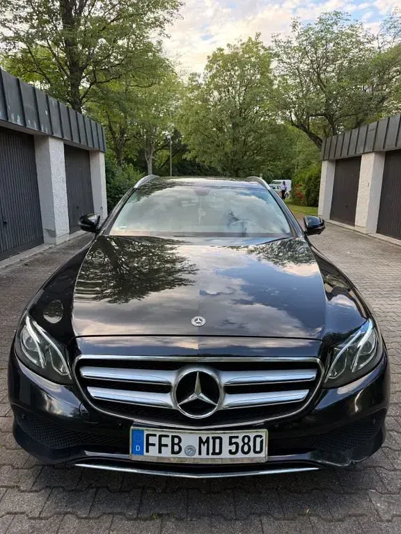 Gebraucht Mercedes E220 194 PS (142 kW) 2017 Schwarz Kombi