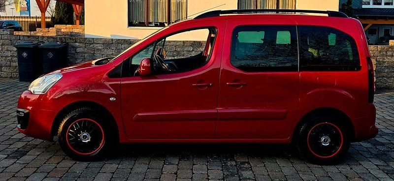 Gebraucht Citroën Berlingo Shine 110 PS (80 kW) 2016 Rot Van / Kleinbus