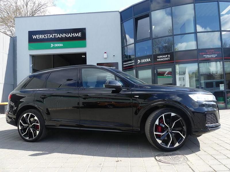 Mythosschwarz metall (metallic) Gebraucht 2022 Audi Q7 S-Line SUV | 62.800 € (Teuer) - Bild 1/4