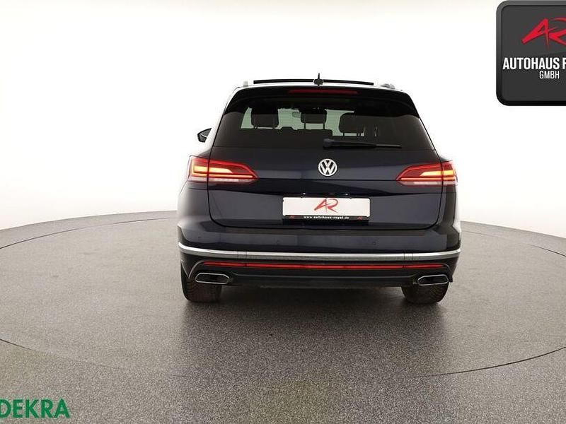 Gebraucht VW Touareg 231 PS (169 kW) 2019 Moonlight blue perleffekt SUV
