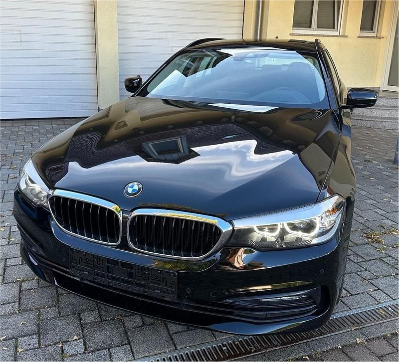 Schwarz Gebraucht 2018 BMW 530 Sport Line Kombi | 22.900 € (Superpreis) - Bild 1/4