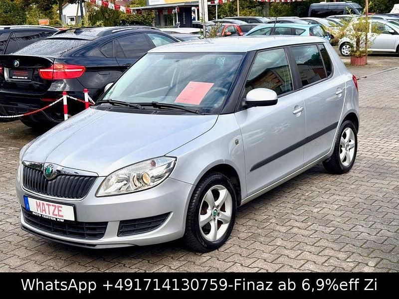 Silber Gebraucht 2013 Skoda Fabia Family Kleinwagen | 4.999 € (Fairer Preis) - Bild 1/4