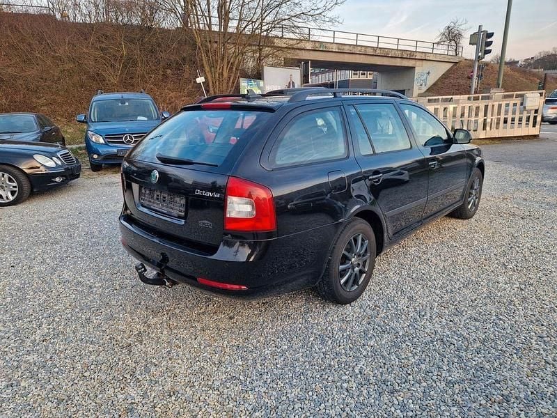 Gebraucht Skoda Octavia Ambition 105 PS (77 kW) 2012 Schwarz Kombi