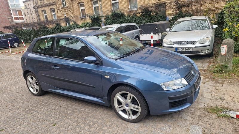 Blau Gebraucht 2002 Fiat Stilo Dynamic Kleinwagen | 1.999 € (Fairer Preis) - Bild 1/4