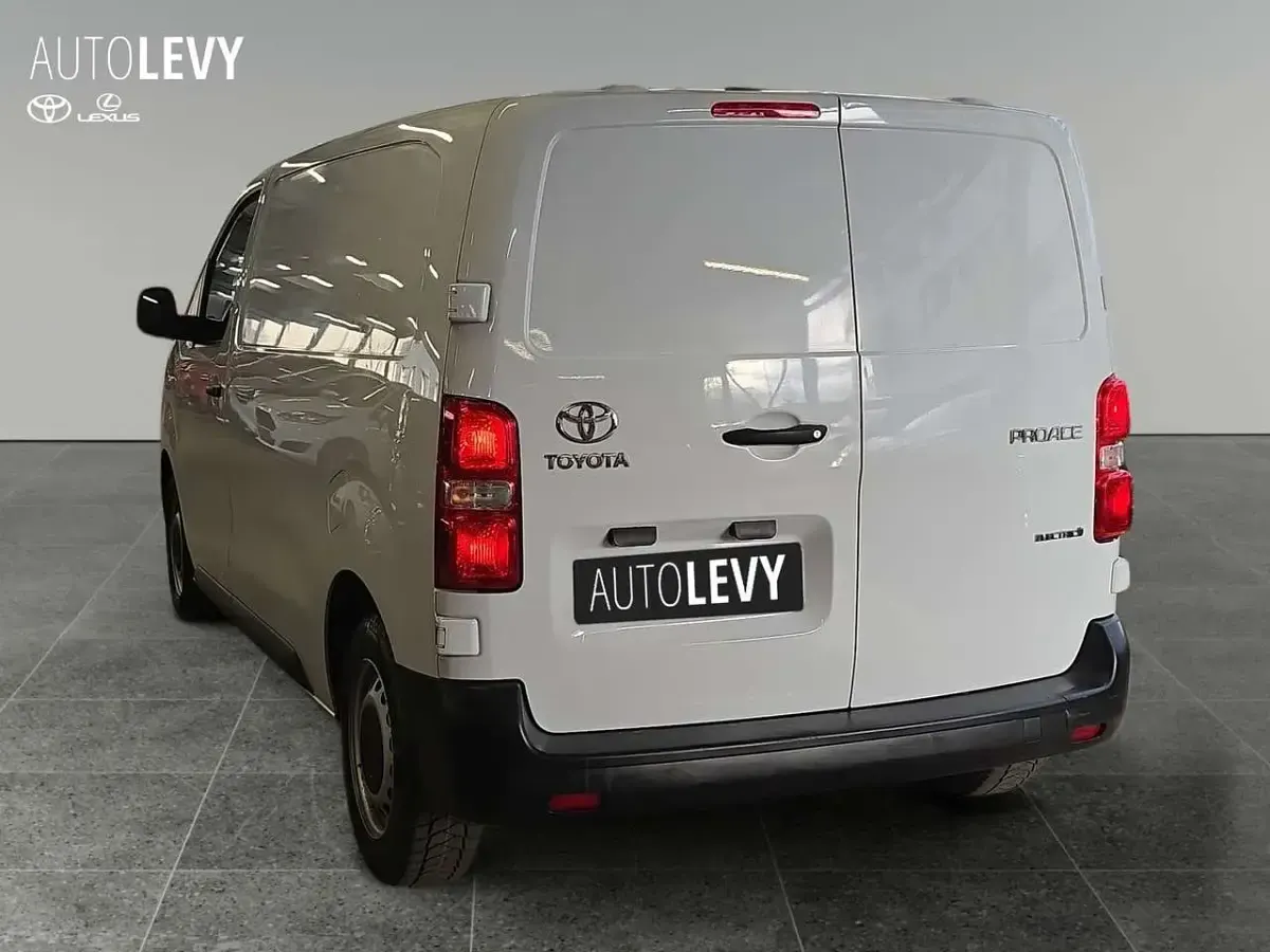 Gebraucht Toyota Proace Verso 100 kW (136 PS) 2023 Icy white Kombi