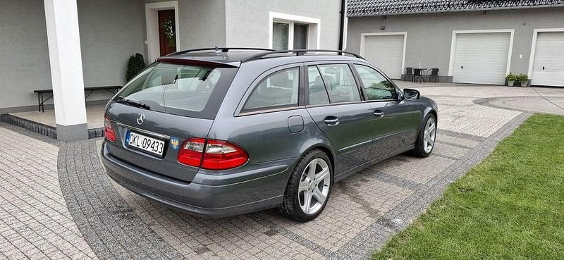 Gebraucht Mercedes E220 Classic 170 PS (125 kW) 2008 Grau Limousine