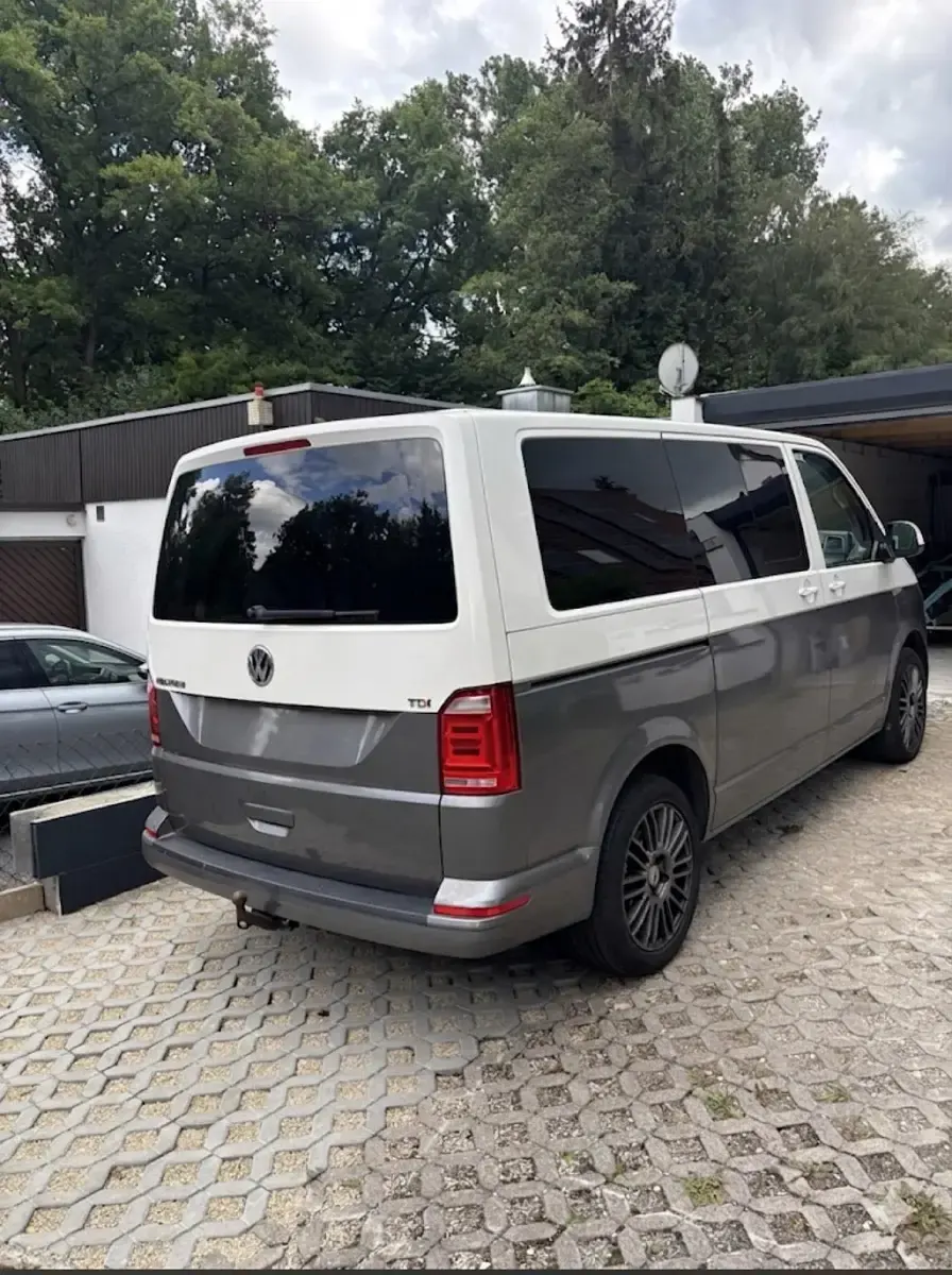 Gebraucht VW Multivan 150 PS (110 kW) 2016 Weiß Van / Kleinbus