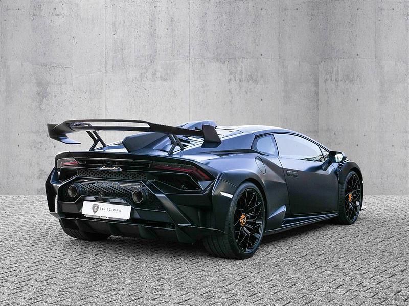 Gebraucht Lamborghini Huracán 639 PS (469 kW) 2024 Nero noctis semilucido (schwar Coupé