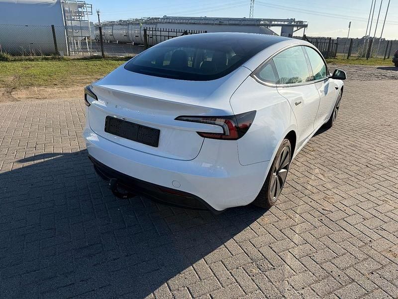 Gebraucht Tesla Model 3 Standard Range 208 kW (283 PS) 2023 Weiß Limousine