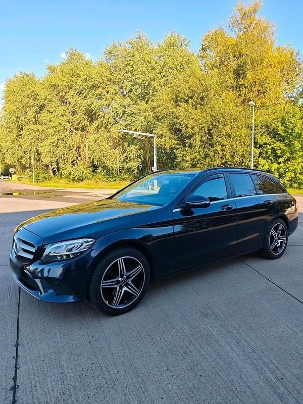 Gebraucht Mercedes C220 204 PS (150 kW) 2018 Blau Kombi