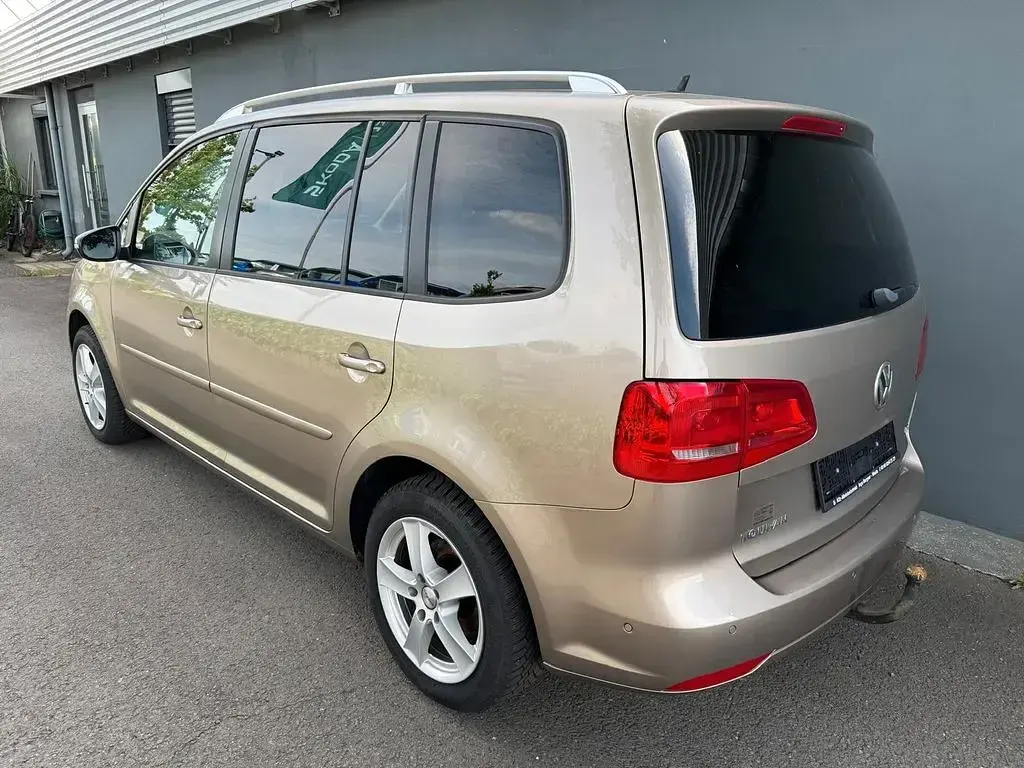 Gebraucht VW Touran Comfortline 140 PS (102 kW) 2014 Beige Van / Kleinbus