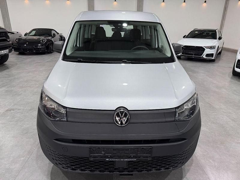 Gebraucht VW Caddy Maxi 102 PS (75 kW) 2023 Silber Van / Kleinbus