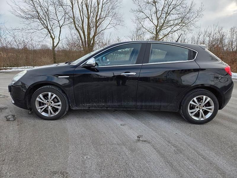 Gebraucht Alfa Romeo Giulietta Super 120 PS (88 kW) 2011 Schwarz Limousine