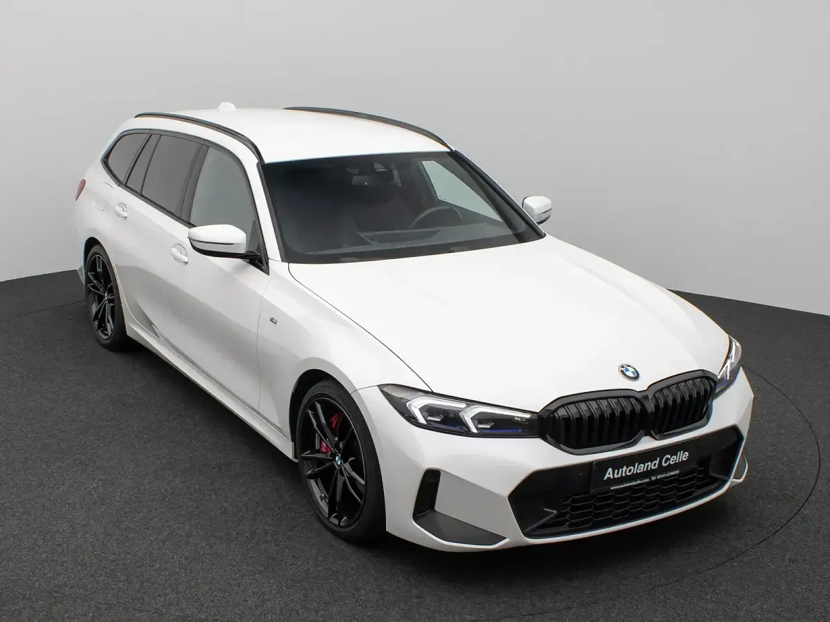 Gebraucht BMW 320 M Sport 190 PS (139 kW) 2023 Weiß Limousine