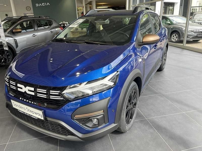 Ironblau metallic (blau) Neu 2025 Dacia Sandero Expression Kleinwagen | 19.270 € (Fairer Preis) - Bild 1/3