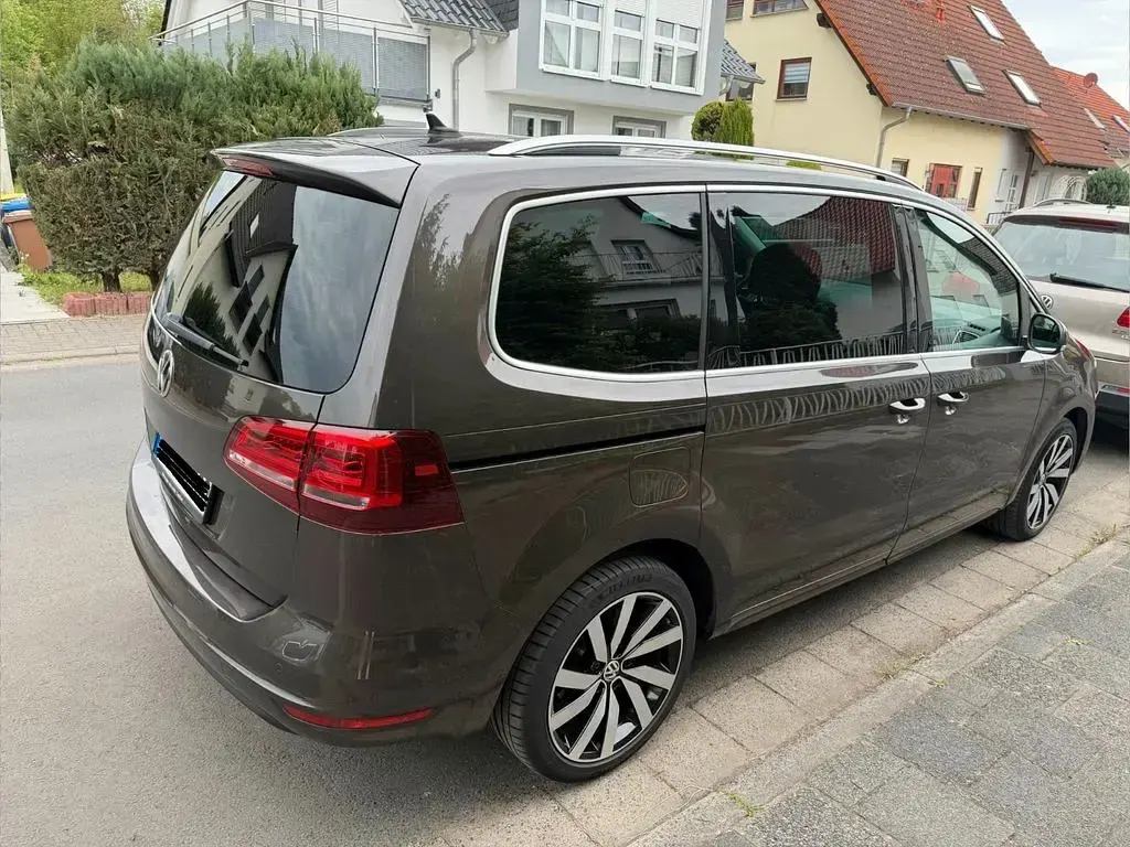 Brugt VW Sharan Highline 184 HK (135 kW) 2015 Brun MPV