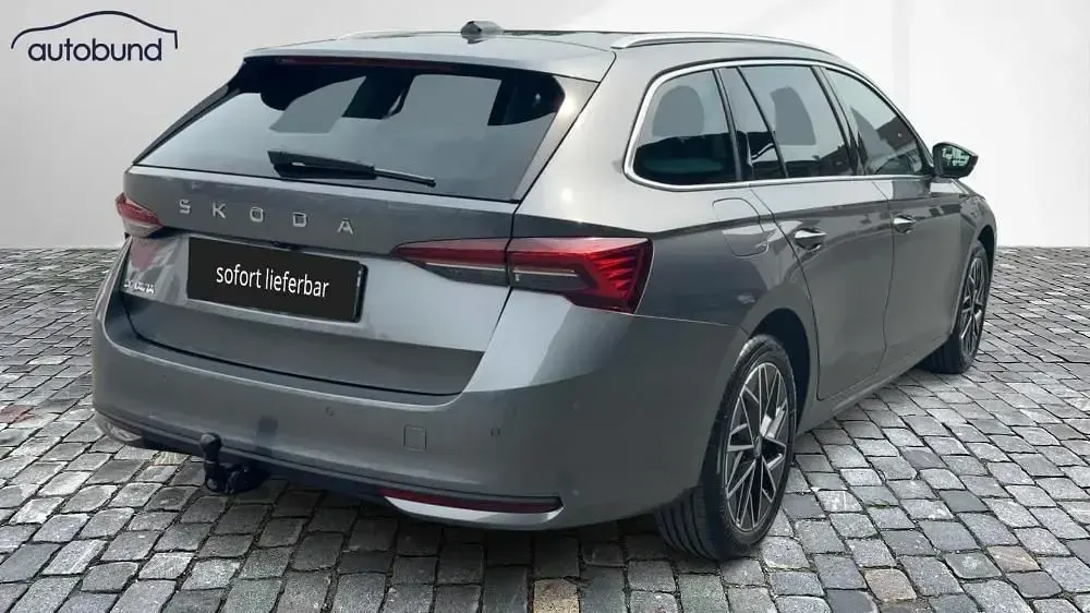Neu Skoda Octavia Selection 150 PS (110 kW) 2026 Grau Kombi