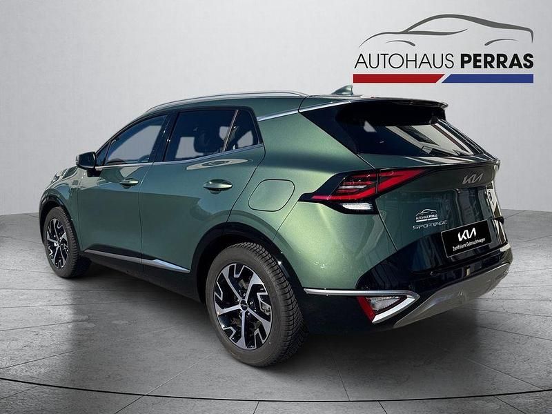 Gebraucht Kia Sportage Spirit 150 PS (110 kW) 2024 Experience green (metallic) SUV