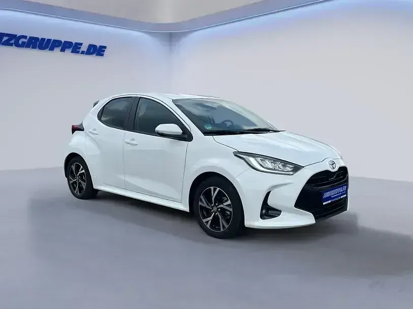 Gebraucht Toyota Yaris Style 116 PS (85 kW) 2025 Schnee weiss uni Kleinwagen