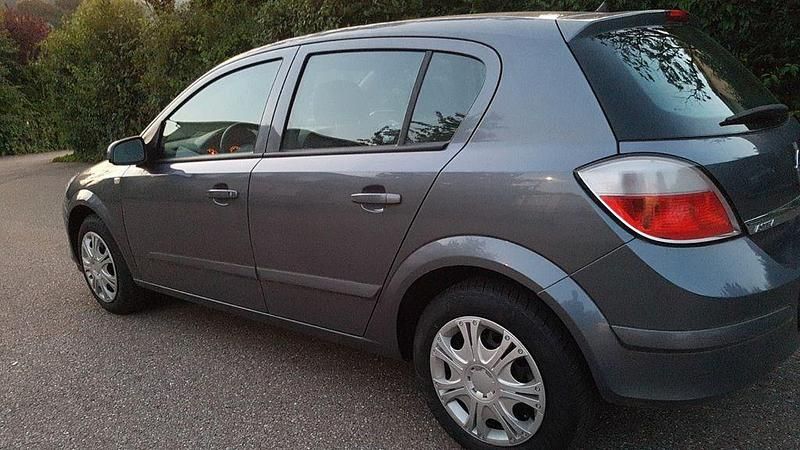 Gebraucht Opel Astra Edition 105 PS (77 kW) 2004 Silber Limousine