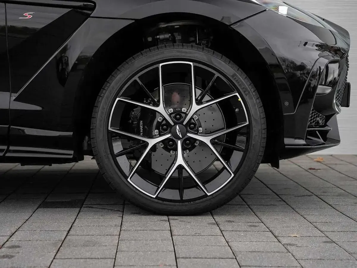 Gebraucht Aston Martin DBX 727 PS (534 kW) 2025 Schwarz SUV