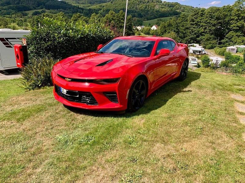 Rot Gebraucht 2018 Chevrolet Camaro Coupé | 42.500 € (Fairer Preis) - Bild 1/4